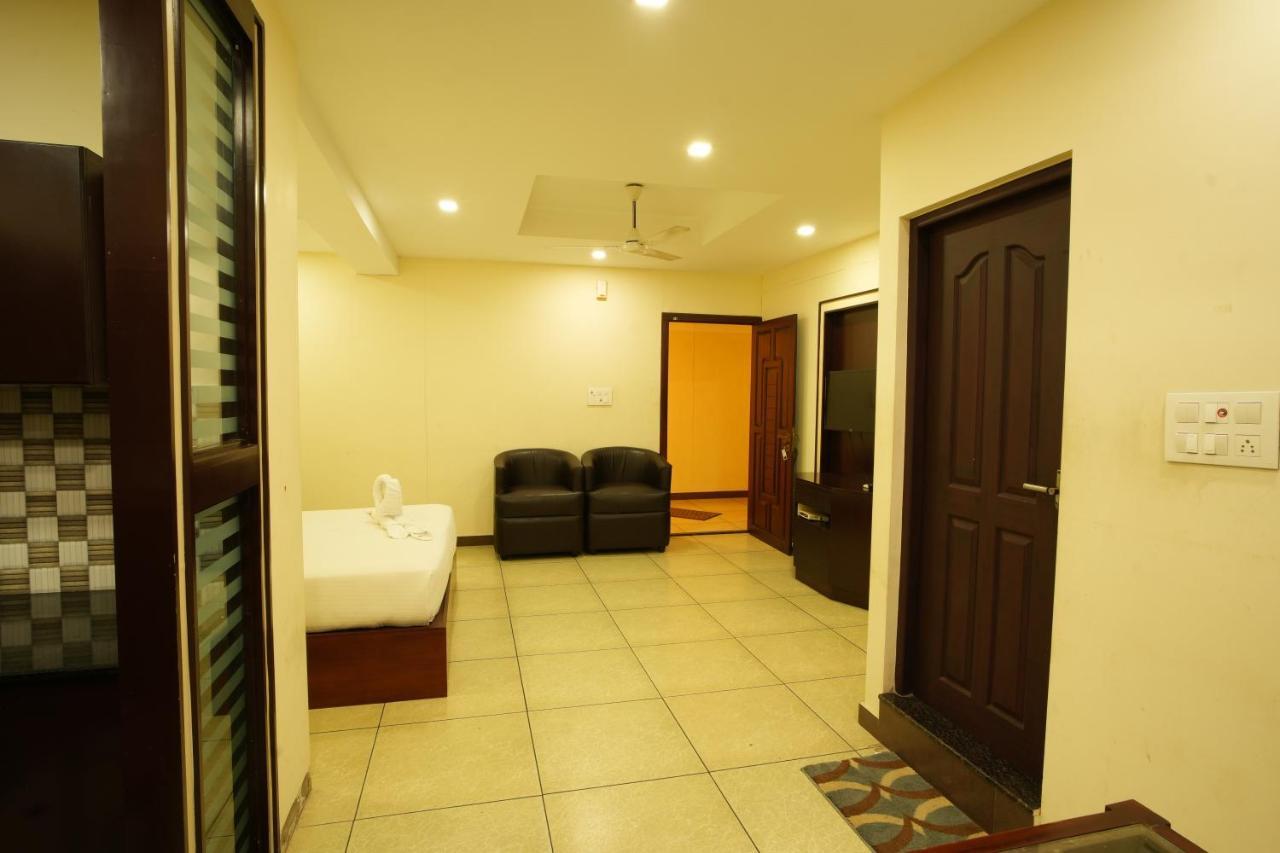 K V Suites Kochi Exterior foto