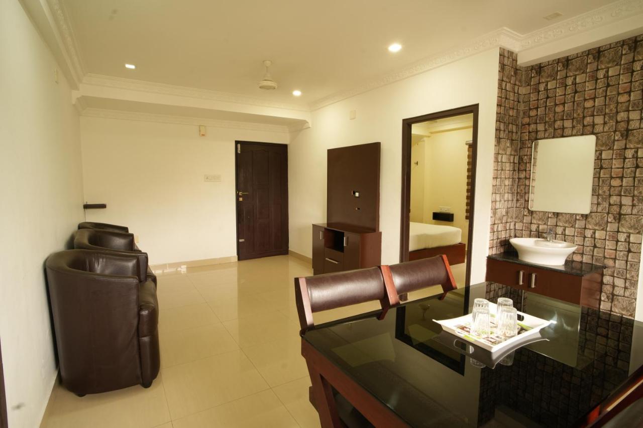 K V Suites Kochi Exterior foto
