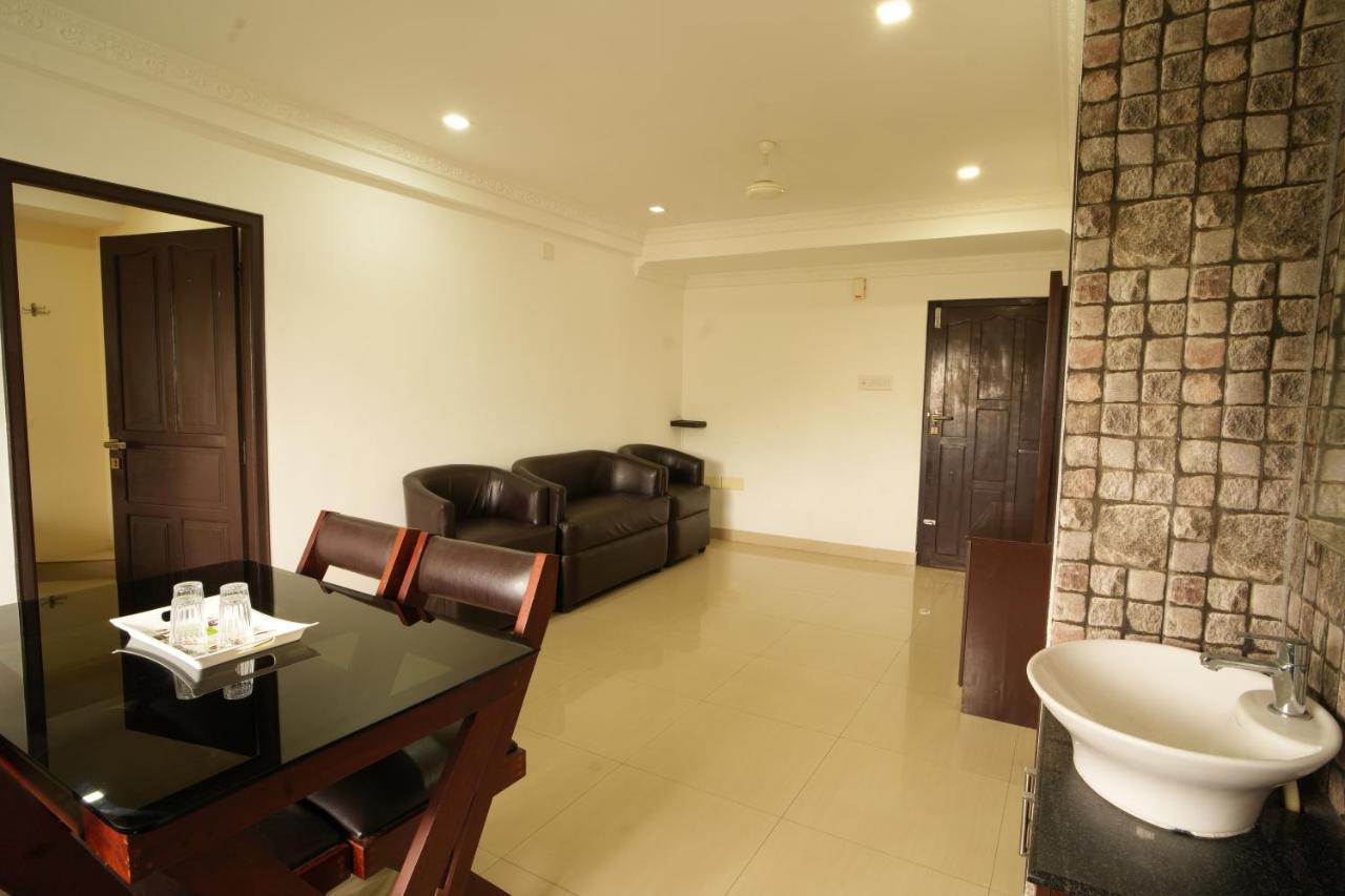 K V Suites Kochi Exterior foto