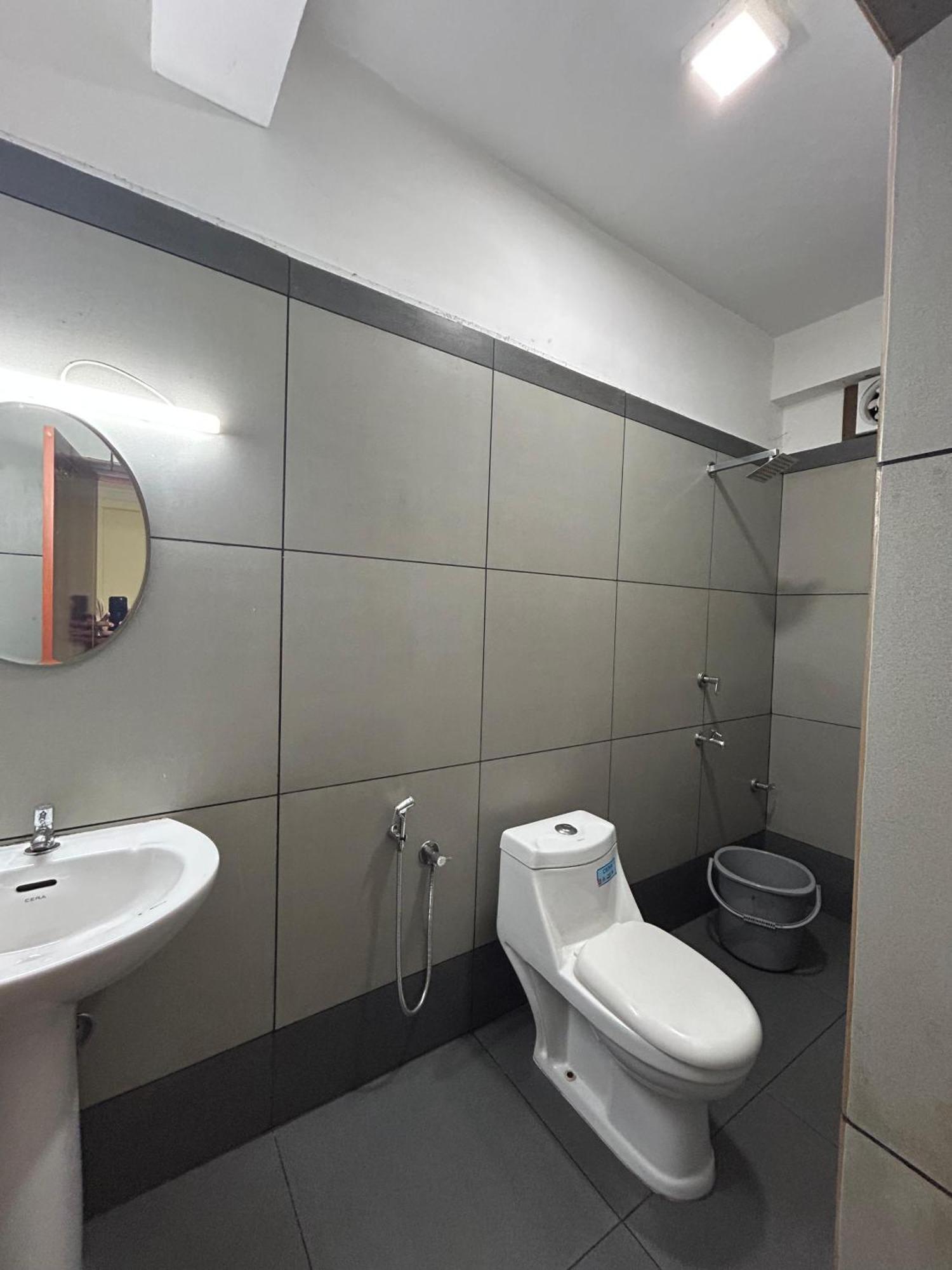 K V Suites Kochi Exterior foto